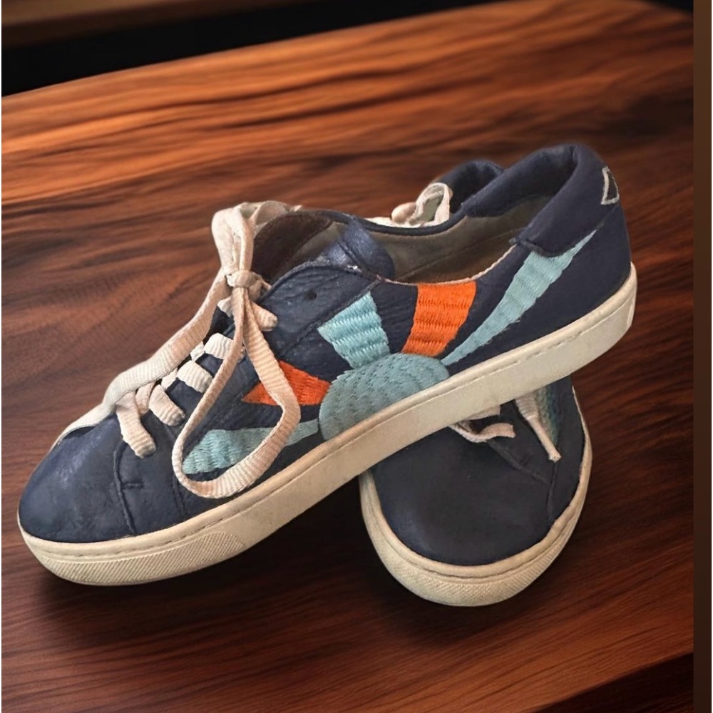 SOLUDOS CHILL OUT SNEAKERS 8 1/2